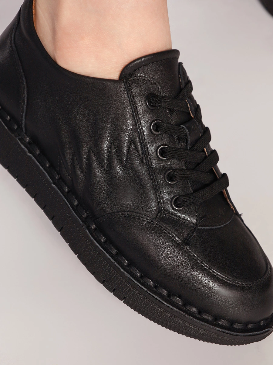 Туфли черного цвета на шнуровке